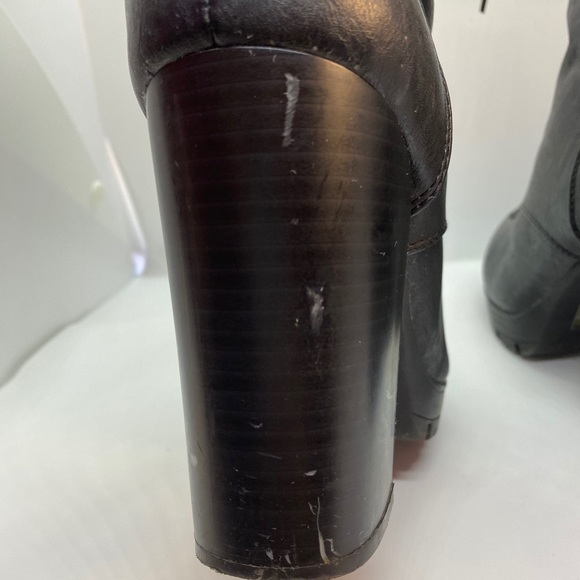 Black leather high heel boots - Picture 4 of 4